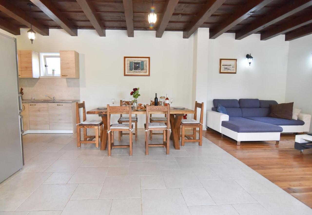 Vacation Home Mate Ceko Sukošan Esterno foto