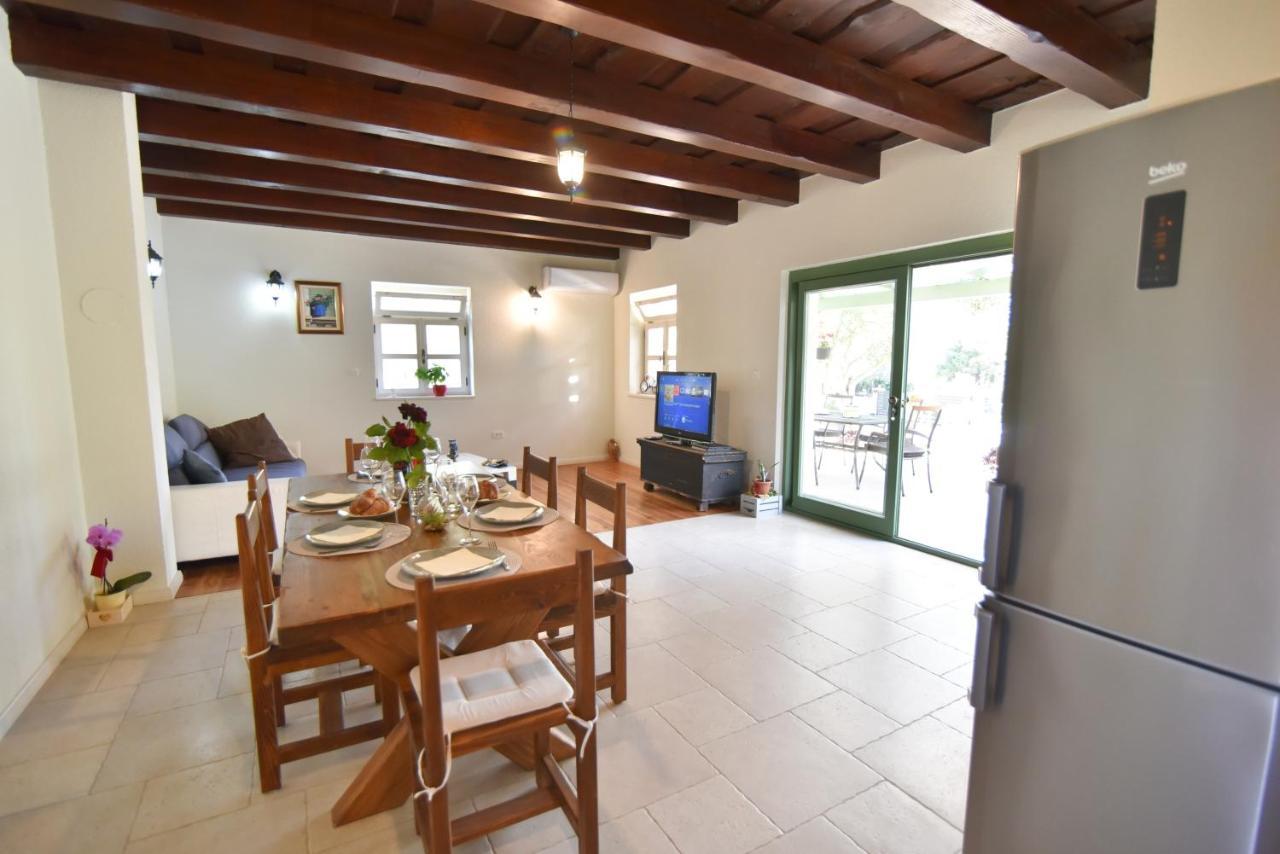 Vacation Home Mate Ceko Sukošan Esterno foto