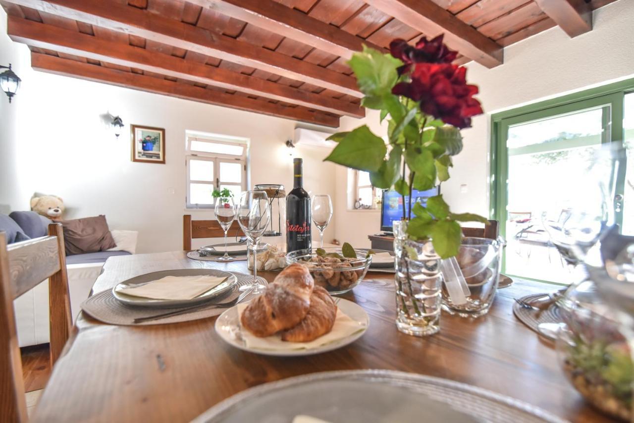 Vacation Home Mate Ceko Sukošan Esterno foto